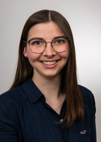 Lea Pape Staatl. geprüfte Physiotherapeutin Manual Therapeutin Lymphdrainage Therapeutin Schroth Therapeutin Kinesio Taping Babymassage/Babyturnen Osteopathin in AusbildungStaatl. geprüfte Physiotherapeutin Manual Therapeutin Lymphdrainage Therapeutin Schroth Therapeutin Kinesio Taping Babymassage/Babyturnen Osteopathin in Ausbildung